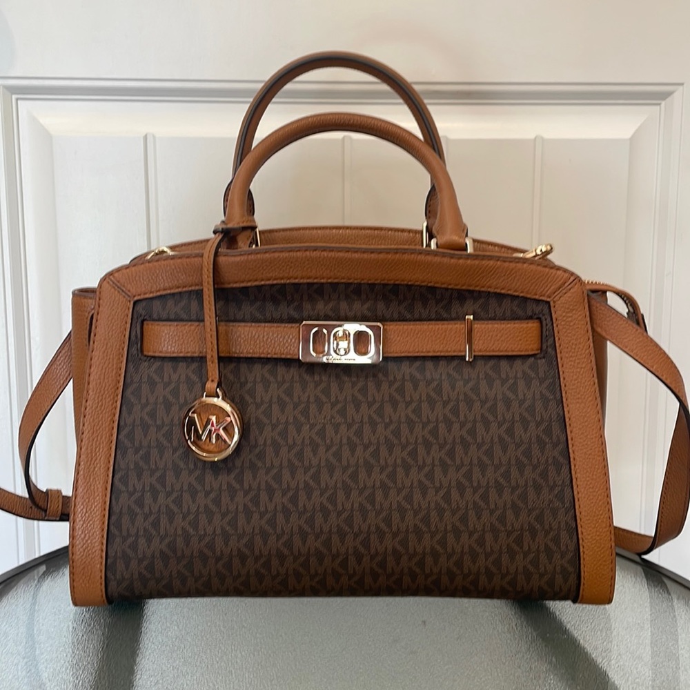 - New Michael Kors designer handbag/ shoulder or crossbody bag/ purse.